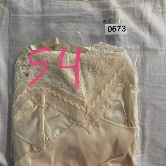 VINTAGE lingerie by Vincent. Ivory color with lace trim. - Picture 10 of 10